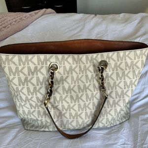 Michael Kors Cynthia Tote Large in Vanilla